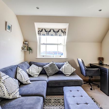 Entire 2 Bed Flat Contractors Families And Relocators Daire Ware Dış mekan fotoğraf