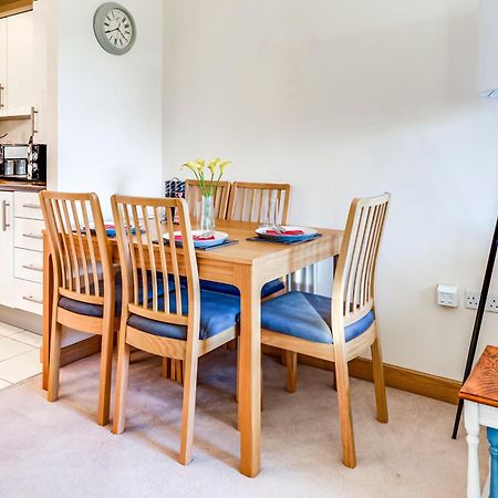Entire 2 Bed Flat Contractors Families And Relocators Daire Ware Dış mekan fotoğraf