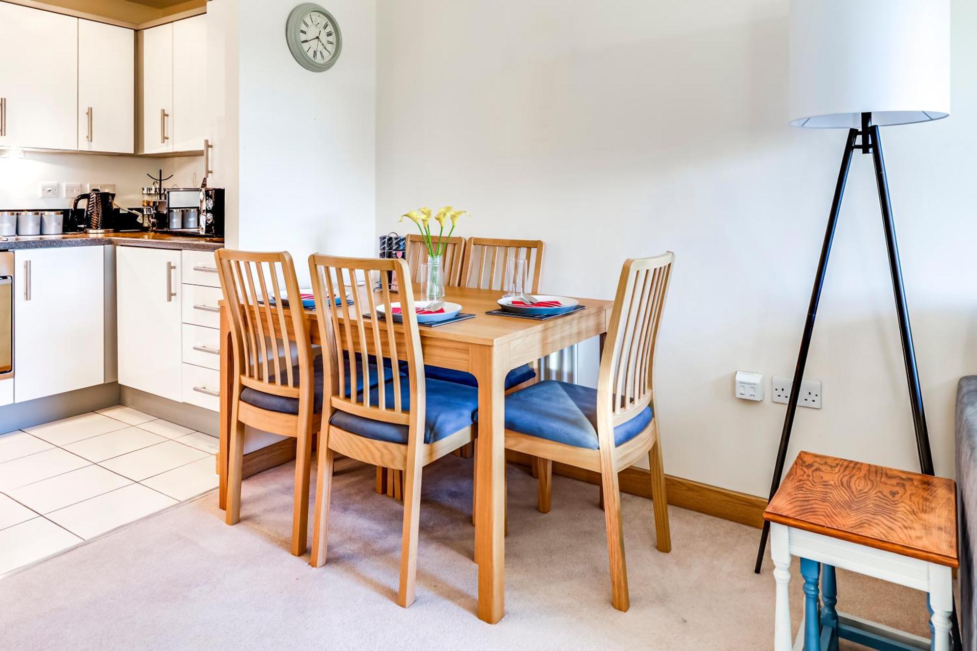Entire 2 Bed Flat Contractors Families And Relocators Daire Ware Dış mekan fotoğraf